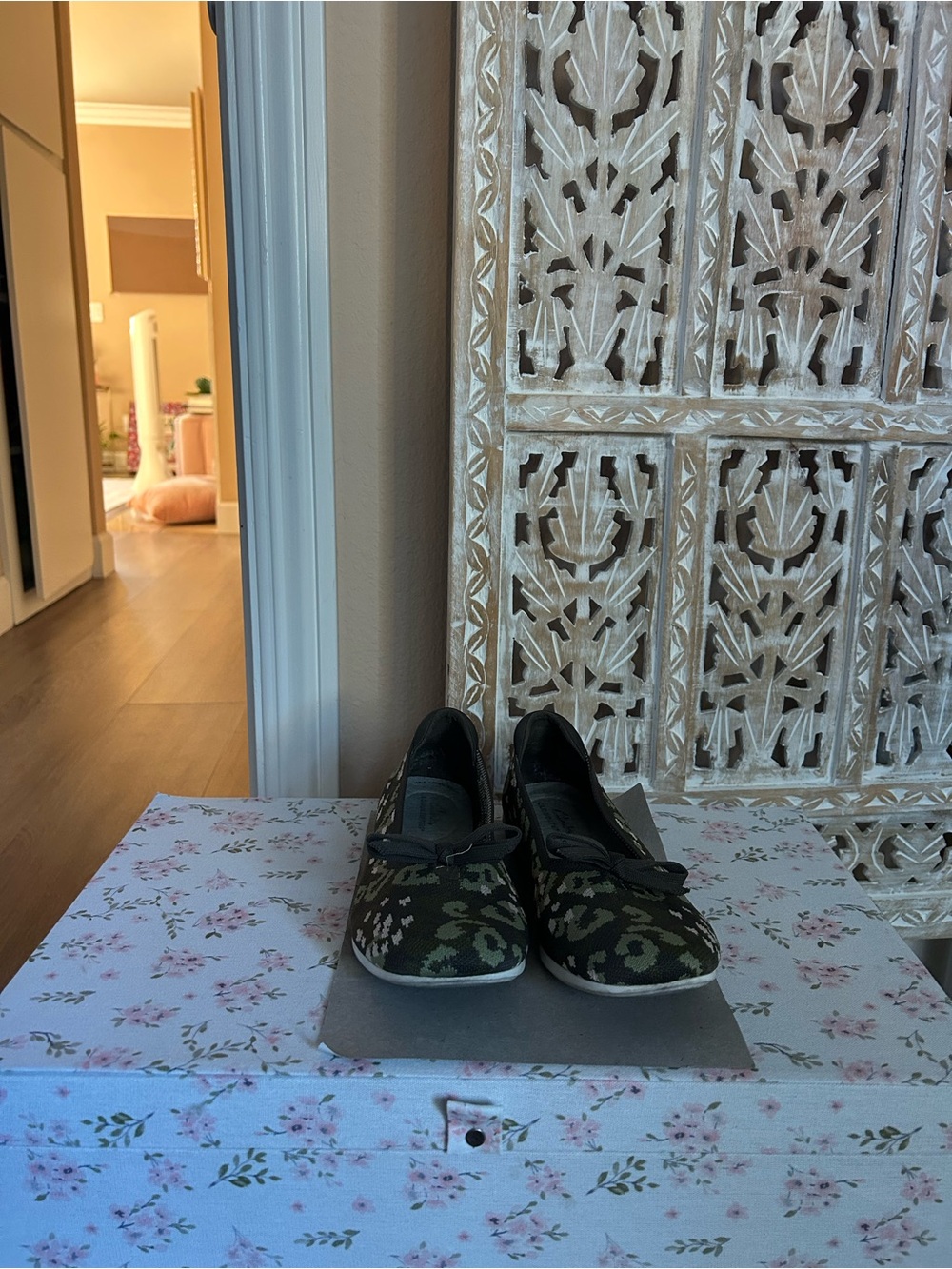 Clarks Black and Olive Green Camouflage Slip-Ons
